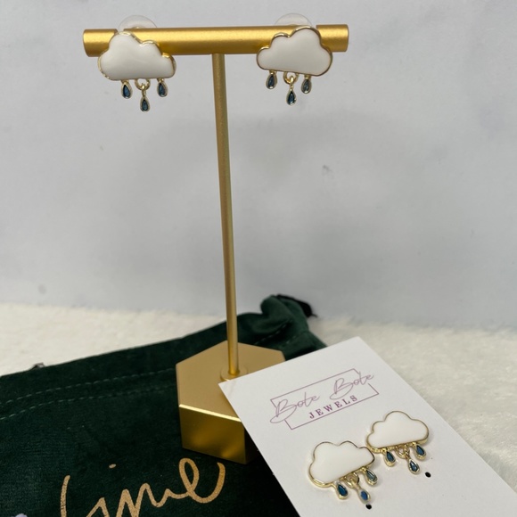 Cloudy Rain Stud Earrings - Picture 3 of 4